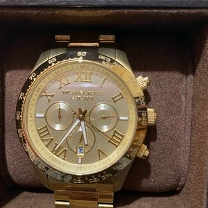 Michael Kors gold watch. Worn only twice. Excellent condition.